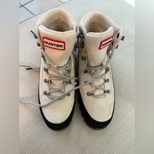 Woman’s Hunter Explorer Lug Chelsea boots